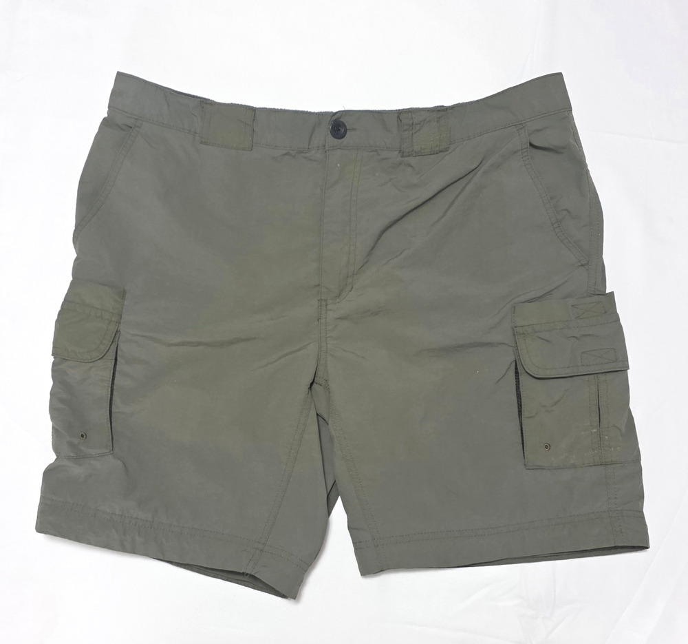 Magellan Outdoors Fish Gear Men's Size Large Green Water-Repellent Shorts